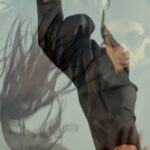 Keivan Mohseni Instagram – A Mass Sporting Event | 39th Video Formes – Hybrid & digital Arts 2024

SUNDAY MARCH 17 — 4:00 p.m.
Boris-Vian Room, House of Culture, Clermont-Ferrand

Directed by Mina Mohseni
Performer Afsoon Zarrin Kafsh 
Cinematography Keivan Mohseni

@videoformes 

Dans cette vidéo, j’ai utilisé la langue des signes au-delà de son rôle dans la communication, en la présentant comme un signe pour les voix oubliées, les histoires non entendues et les mots non écrits. Grâce à ses mouvements nuancés et à ses expressions émotives, la langue des signes offre une fenêtre sur la profondeur de l’expérience humaine. Lorsque l’interprète entrelace ses mains et son corps, un sentiment de libération s’installe. “Apprenez-moi, maintenant بیاموز مرا، اکنون”