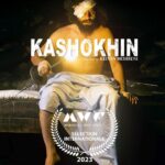 Keivan Mohseni Instagram – “Kashokhin” Official Selection 13th Marseille International Festival @marswebfest 

سریال کوتاه «کاشوخین» در سیزدهمین دوره جشنواره بین‌المللی مارسی در کشور فرانسه به نمایش درمی‌آید. این جشنواره به عنوان سکوی پرشی برای خلق و ترویج سریال‌های جسورانه و مبتکرانه است.

سریال کاشوخین به عنوان تنها نماینده ایران در بخش بین‌الملل جشنواره و در کنار سریال‌های از کشورهای استرالیا، اسپانیا، کانادا، روسیه، نروژ، سوئیس و کره جنوبی، نمایش داده می‌شود.

پیش از این نسخه شش قسمتی «کاشوخین» در جشنواره سریلیزادوس اسپانیا ۲۰۲۲، در بخش غیر رقابتی پانوراما به نمایش در آمده بود. 

«کاشوخین» به کارگردانی کیوان محسنی، تهیه‌کنندگی پویان صدقی و کیوان محسنی، نویسندگی عطا مجابی و بازی صالح شهبازی، مرتضی خانجانی، علی‌اکبر طاهریان، سروش شاکر و مجید راستی از محصولات شبکه نمایش خانگی فیلیمو است. همچنین این سریال در پلتفرم‌های Indieflix، tubi، و Filmin در دسترس قرار دارد. 

جشنواره بین المللی مارسی، در تاریخ ۱۸ تا ۲۰ اکتبر ۲۰۲۳ در مارسی در سینما Artplex Canebière برگزار می شود.

@saleh_shahbazii 
@pooyansedghi 
@ata.mojabi 
@bamdad_afshar 
@raminabousedgh 

#kashokhin #keivanmohseni #series #festival Marseille, France