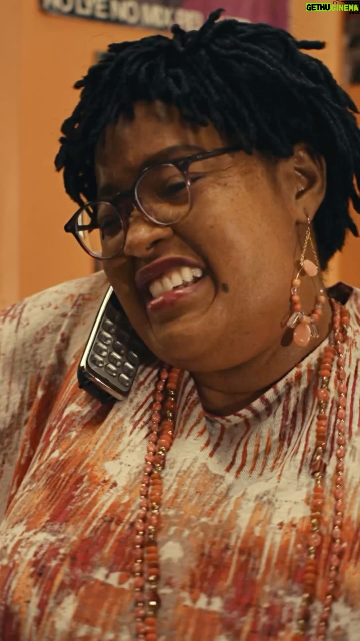 Keke Palmer Instagram - Have yall seen the new video for Assets yet?! A little ode to an American classic comedy, can you guess what movie was the inspiration for the skit the beginning of the video? Also do yall like this new character Pam that’s doing Keke’s hair? Hahahaha Shout out to @_ian_evans for that “masculine charm feminine tribute” tribute haha. I am so proud of this video because it encompasses all the forms I use my artistry to tell my story. From acting, to singing and so on. Also the hope of manifesting greater stories that can affect more than just me. Financial literacy is a must and so is diversity in support for all entrepreneurs. Let’s be the asset to the assets and make this 💰 multiply for the babies OKAY! 😘