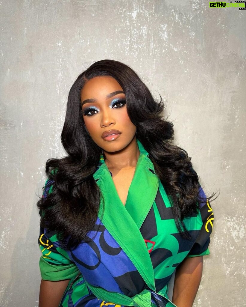 Keke Palmer Instagram - Thank you so much to @nasdaq and @nasdaqcenter for the honor of being entrepreneur of the year. It was a beautiful event and just the encouragement I need to continue being the biggest boss I can be. I’m wearing Vintage Gianni Versace Couture 1991 curated by @janetmandell 🫶🏾