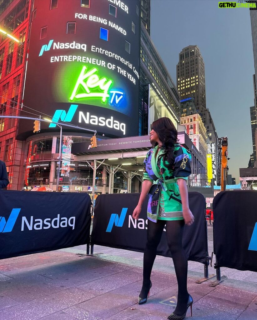 Keke Palmer Instagram - Thank you so much to @nasdaq and @nasdaqcenter for the honor of being entrepreneur of the year. It was a beautiful event and just the encouragement I need to continue being the biggest boss I can be. I’m wearing Vintage Gianni Versace Couture 1991 curated by @janetmandell 🫶🏾