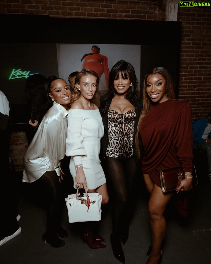 Keke Palmer Instagram - Amazing night celebrating with my faves!!! I love you guys so much for A supporting @keytvnetwork at our Teen Vogue cover and being apart of the team. 🫶🏾🫶🏾