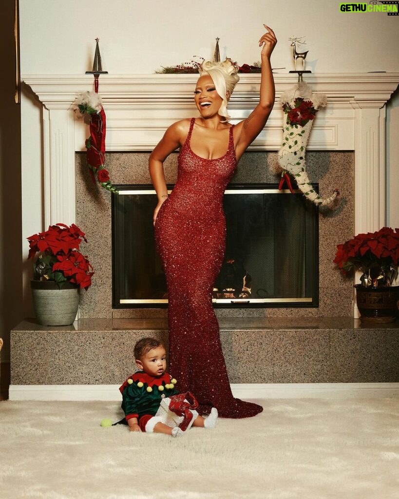 Keke Palmer Instagram - Santa is here and she brought her favorite little helper 🥹 .. Merry Christmas Eve 🎄