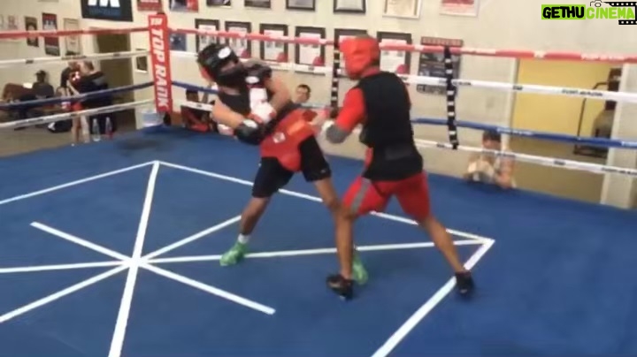 Kell Brook Instagram - Fight week for @kidgalahad90 who was with me all the way through camp for my own World Title which I took against all odds from @showtimeshawnp. It was inspiring to see him taking on 2 weight world champion @jorgelinares in sparring at @trboxing1 in Las Vegas.... now it’s his turn to shine bright under “All of the lights” • • • #AndTheNew 👑 Top Rank Boxing Gym