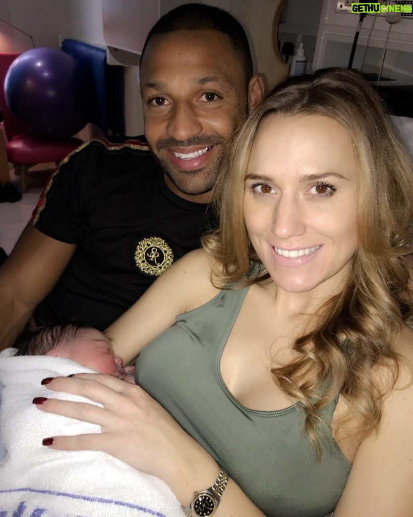 Kell Brook Instagram - Welcome To Our World ❤ Introducing first, Weighing in at 9lbs exactly, From the Steel City of Sheffield... ‘Vienna Brook’ . . #Family #Love #BabyGirl