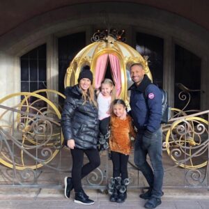 Kell Brook Instagram - Merry Christmas to you and your loved ones from the Brook Family 🎅🏾🎄❤️
.
.
.
#MerryChristmas
