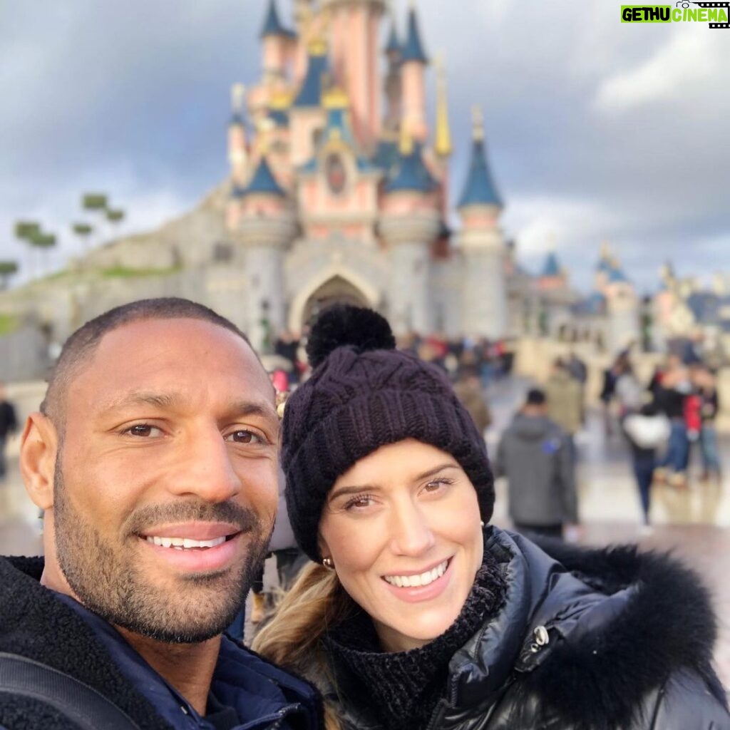 Kell Brook Instagram - Happy Birthday to my beautiful better half Lindsey. Me and the girls love you more than you’ll ever know and we’re looking forward to spoiling you today❤️ - - - #Happy #Birthday #Lindsey #Lindseh #Familia Dore