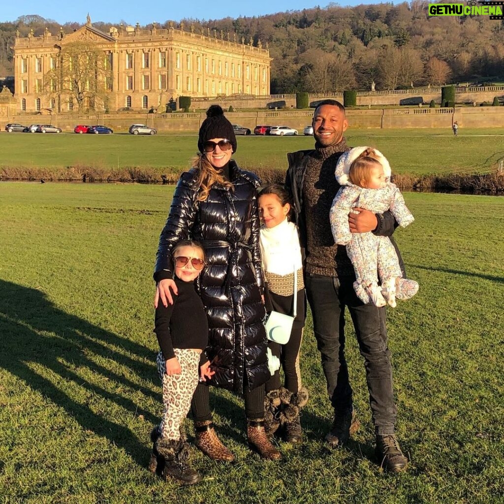Kell Brook Instagram - Happy Birthday to my beautiful better half Lindsey. Me and the girls love you more than you’ll ever know and we’re looking forward to spoiling you today❤ - - - #Happy #Birthday #Lindsey #Lindseh #Familia Dore