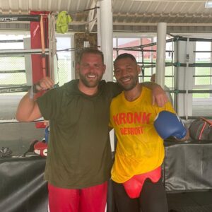 Kell Brook Instagram - Good 8 rounds banked this morning!  First open spar ever done with the champ @saundersbillyjoe 

#IronSharpensIron #ChampCamp