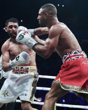 Kell Brook Instagram - 𝐎𝐧𝐞 𝐲𝐞𝐚𝐫 𝐚𝐠𝐨, 𝐚𝐧 𝐞𝐩𝐢𝐜 𝐫𝐢𝐯𝐚𝐥𝐫𝐲 𝐰𝐚𝐬 𝐜𝐨𝐧𝐜𝐥𝐮𝐝𝐞𝐝 🤝💥

@specialkellbrook stopped Amir Khan in the 6th round at a sold-out AO Arena. An unforgettable record-breaking night 🙌

#BOXXER | @skysportsboxing