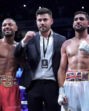 Kell Brook Instagram - 𝐎𝐧𝐞 𝐲𝐞𝐚𝐫 𝐚𝐠𝐨, 𝐚𝐧 𝐞𝐩𝐢𝐜 𝐫𝐢𝐯𝐚𝐥𝐫𝐲 𝐰𝐚𝐬 𝐜𝐨𝐧𝐜𝐥𝐮𝐝𝐞𝐝 🤝💥

@specialkellbrook stopped Amir Khan in the 6th round at a sold-out AO Arena. An unforgettable record-breaking night 🙌

#BOXXER | @skysportsboxing