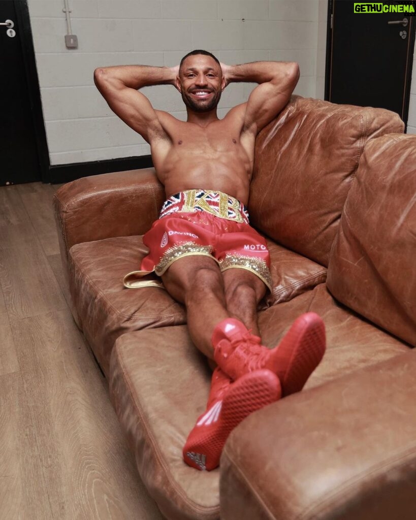 Kell Brook Instagram - 𝐎𝐧𝐞 𝐲𝐞𝐚𝐫 𝐚𝐠𝐨, 𝐚𝐧 𝐞𝐩𝐢𝐜 𝐫𝐢𝐯𝐚𝐥𝐫𝐲 𝐰𝐚𝐬 𝐜𝐨𝐧𝐜𝐥𝐮𝐝𝐞𝐝 🤝💥 @specialkellbrook stopped Amir Khan in the 6th round at a sold-out AO Arena. An unforgettable record-breaking night 🙌 #BOXXER | @skysportsboxing
