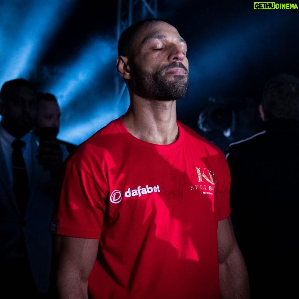 Kell Brook Instagram - A moment to reflect before dancing under ‘All Of The Lights’ 💯 #Sheffield #Boxing #2020Vision Utilita Arena Sheffield