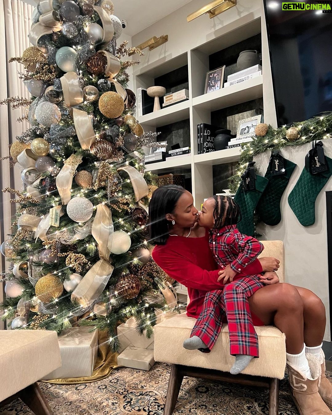 Kelly Rowland Instagram - It’s the ✨holiday season ✨ thank you @janieandjack for the continuous support to @baby2baby! Join me in visiting Janie and Jack stores to give back to Baby2Baby at check out to help make an impact on families who needs it the most this holiday season! ♥️🙏♥️