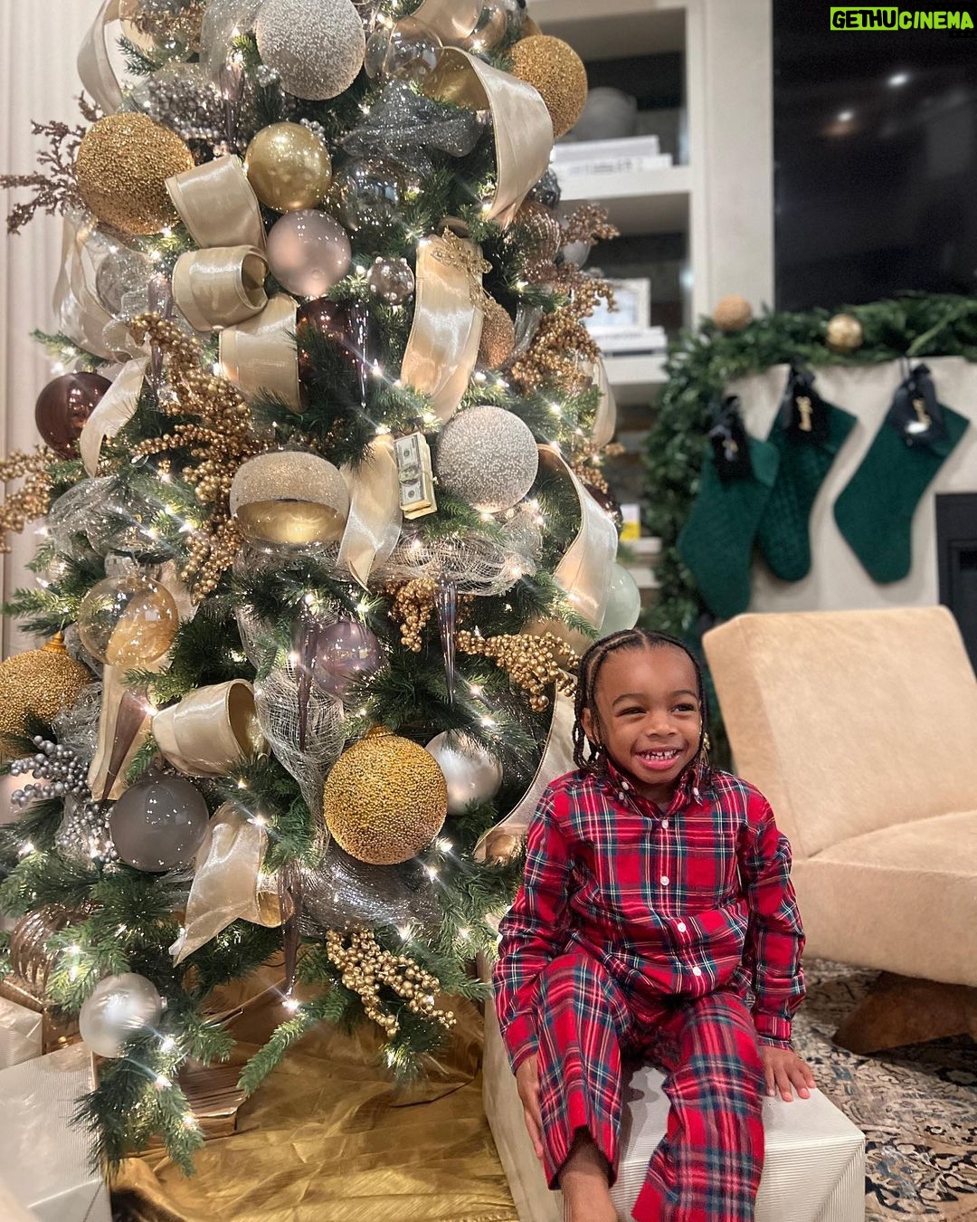 Kelly Rowland Instagram - It’s the ✨holiday season ✨ thank you @janieandjack for the continuous support to @baby2baby! Join me in visiting Janie and Jack stores to give back to Baby2Baby at check out to help make an impact on families who needs it the most this holiday season! ♥️🙏♥️