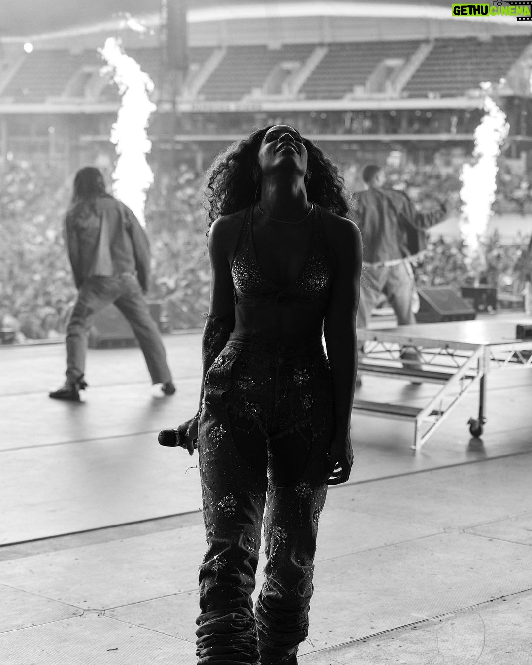 Kelly Rowland Instagram - Still vibin’ off of last week!! What a time!!!! Thank Australia, and New Zealand!! I love you so much!! Thank you for your warm welcome!