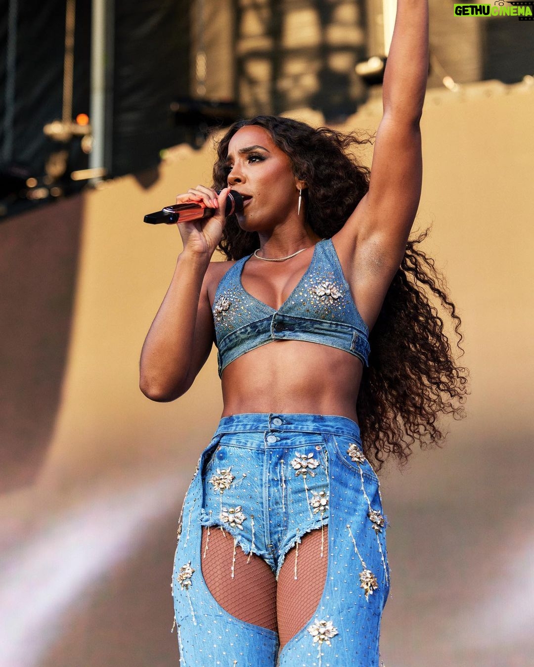 Kelly Rowland Instagram - Still vibin’ off of last week!! What a time!!!! Thank Australia, and New Zealand!! I love you so much!! Thank you for your warm welcome!