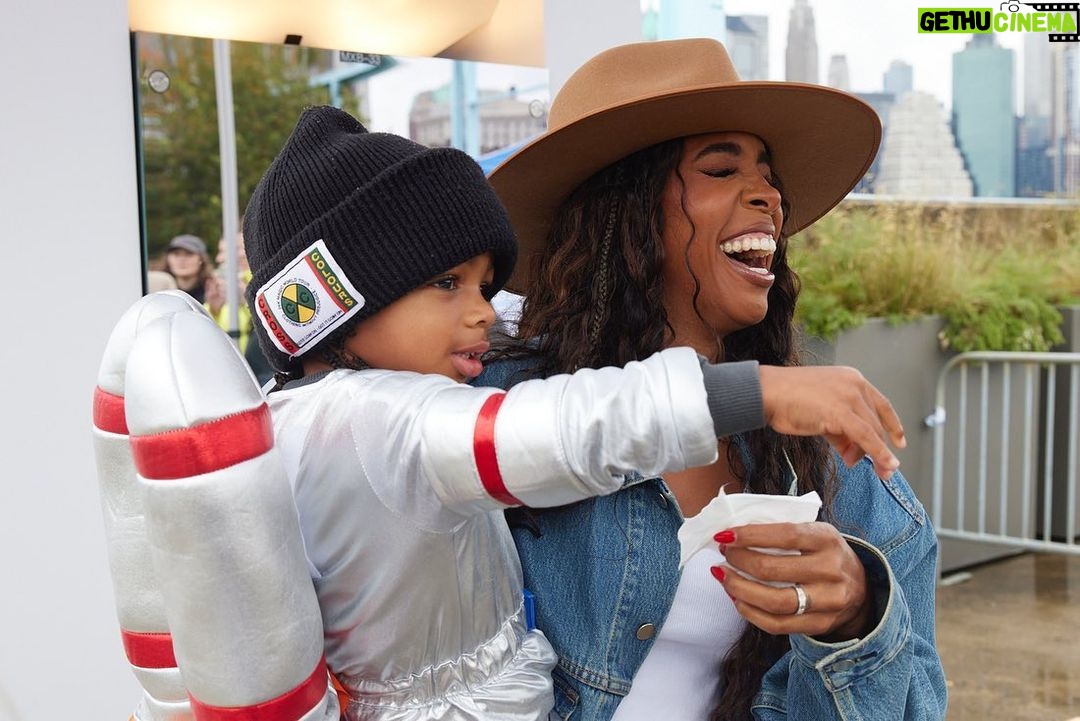 Kelly Rowland Instagram - #ad Such a great day with Noah and @waterwipes! 💧 ✨ We love WaterWipes because they're gentle and made with just 99.9% water and fruit extract. Always in my bag and will help keep the kids clean trick-or-treating. #Hallowclean #WaterWipesPartner