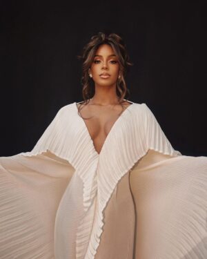 Kelly Rowland Instagram - 🦢
