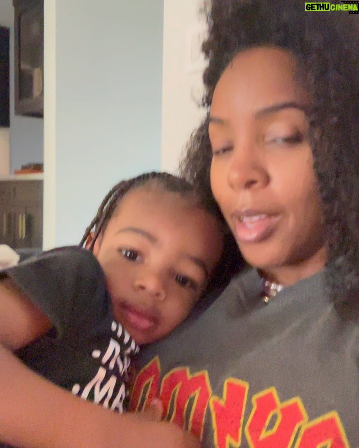 Kelly Rowland Instagram - HAPPY MOTHERS DAY TO ALL THE MOMS’s out there! And to the ones Missing their Mom, I feel you…… Sending you all big hugs and love today!