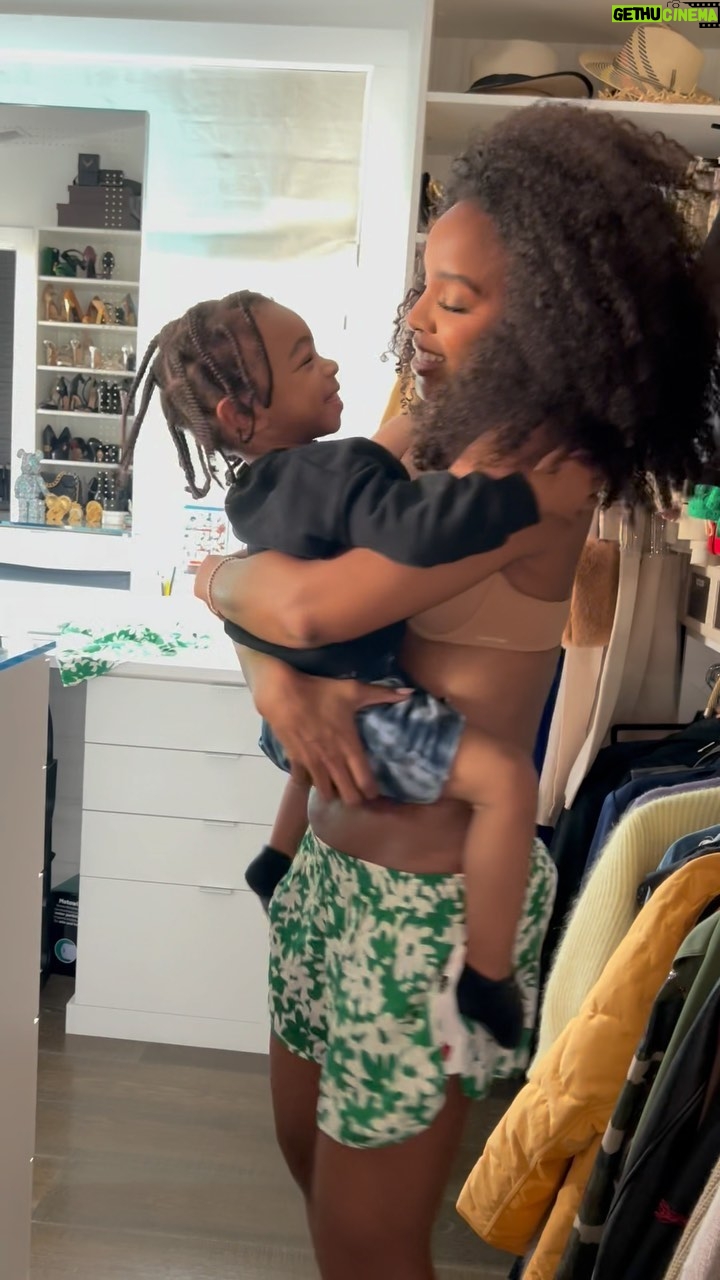 Kelly Rowland Instagram - So in Love!! Cherishing these moments, this age, his eyes, his smile! #sweetmoments #boymom #love ♥️♥️♥️♥️♥️♥️