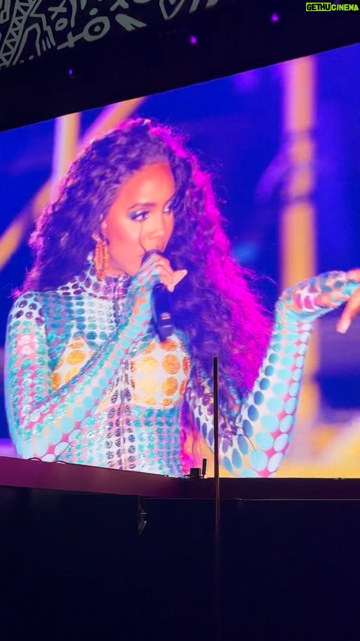 Kelly Rowland Instagram - 😜@sydneyworldpride THANK YOU SO MUCH FOR HAVING ME! I had the best time! It felt so good to be back on stage again!🥹♥️ Thank you to all the talented beings who help me put this show together!
