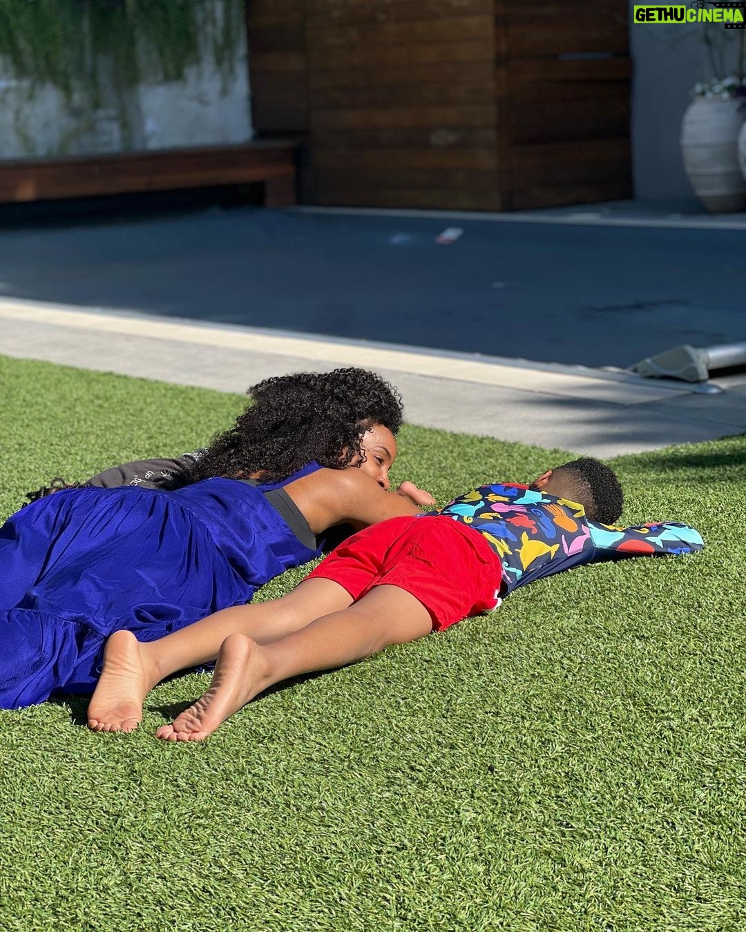 Kelly Rowland Instagram - ๐ธMothersโ Day Weekend๐ธ ๐ธ๐๐ธ๐๐ธ๐๐พ๐๐ธ๐๐ธ