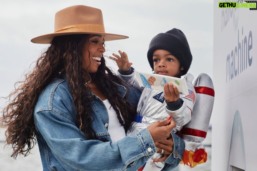 Kelly Rowland Instagram - #ad Such a great day with Noah and @waterwipes! 💧 ✨ We love WaterWipes because they're gentle and made with just 99.9% water and fruit extract. Always in my bag and will help keep the kids clean trick-or-treating. #Hallowclean #WaterWipesPartner