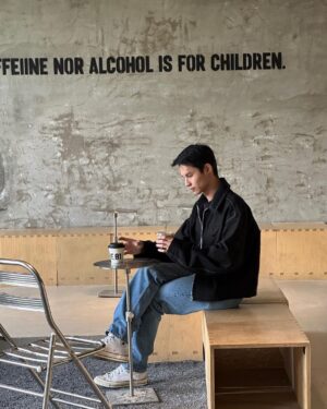 Ken Lertsittichai Instagram - Neither caffeine nor alcohol is for children. ☕️

#beijing