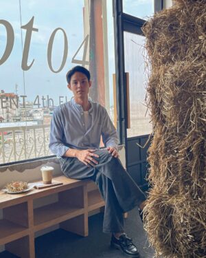 Ken Lertsittichai Instagram - 🔵⚪️⚫️ x 🥚☕️

#cnxcafe #kenlert #คาเฟ่เชียงใหม่