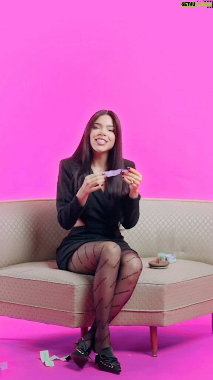 Kenia Os Instagram - ¿Qué pasa si tienes un amor prohibido? @keniaos está lista para resolver todas tus dudas existenciales con estos #17Tips 💗 ¡Encuentra el video completo en nuestro link en bio!