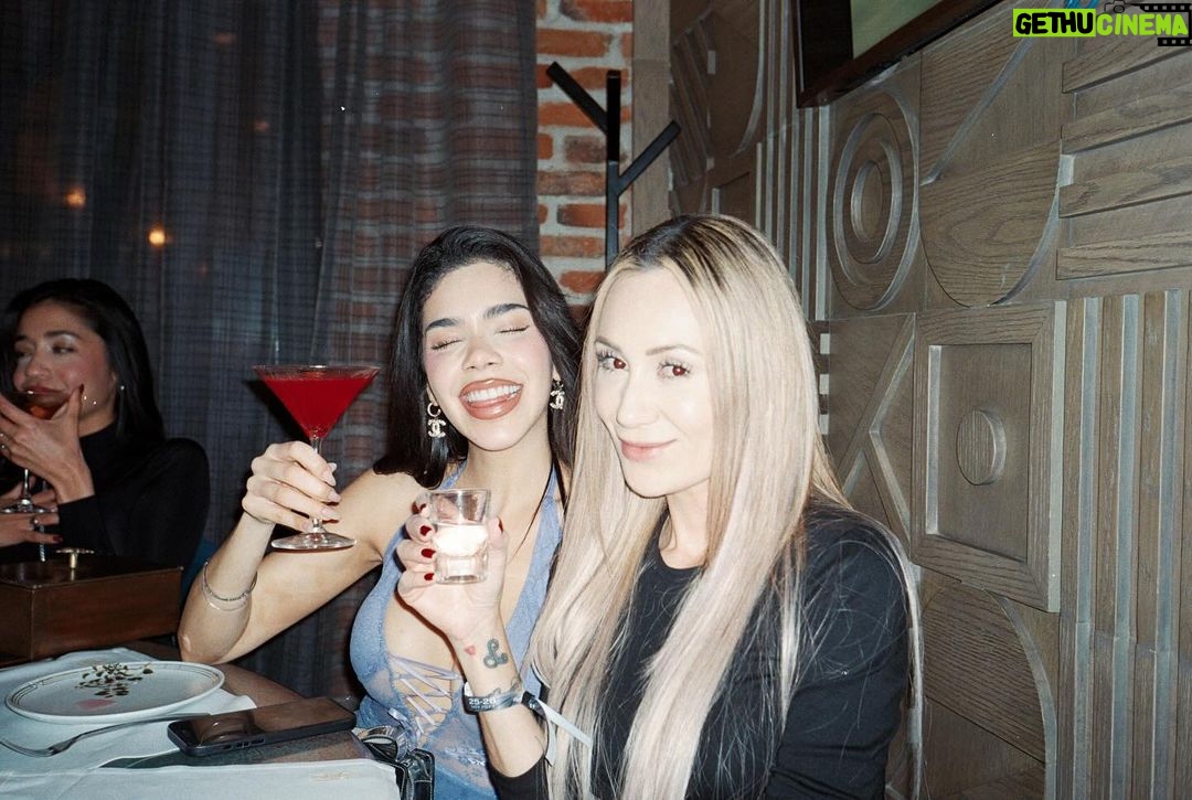 Kenia Os Instagram - 😄 martinisssssxxx Mexico