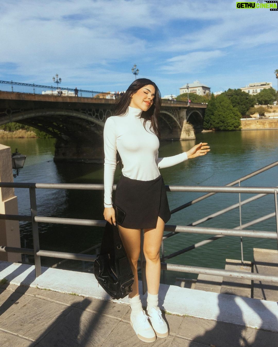 Kenia Os Instagram - Sevilla / Grammys Day 1 Sevilla,España
