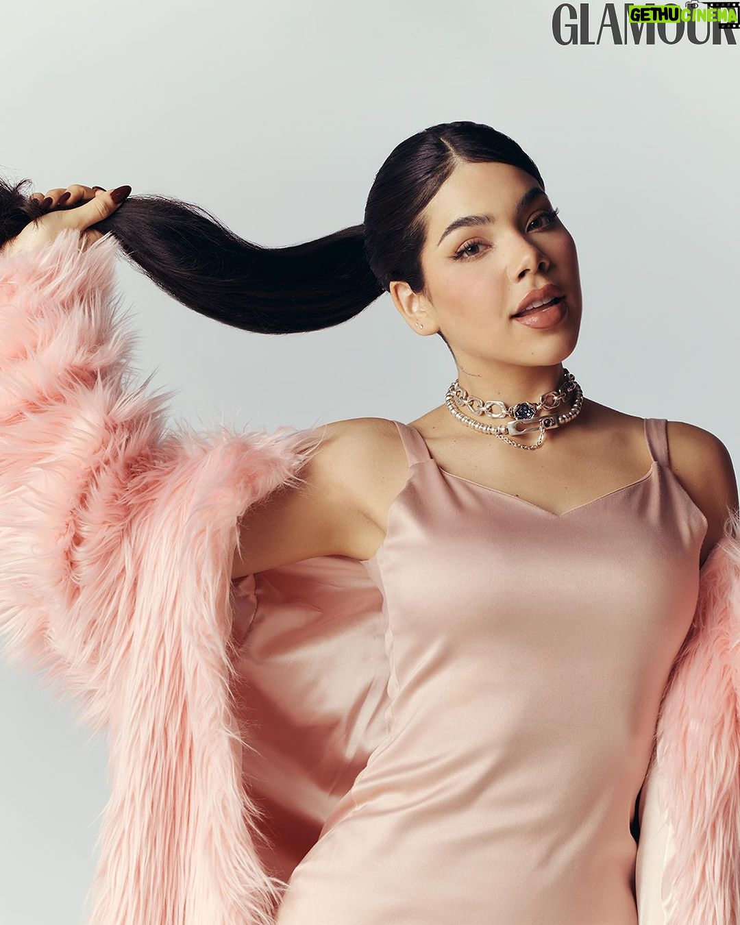 Kenia Os Instagram - Para seguir inspirando a millones de personas, #KeniaOs demuestra día con día lo real y lo humana que es, para que la puedan ver más allá de una artista, sino como una amiga. 💗 ¡No te pierdas la entrevista exclusiva en nuestro link en bio! ✨ #MujeresDelAño #GlamourWOTY
