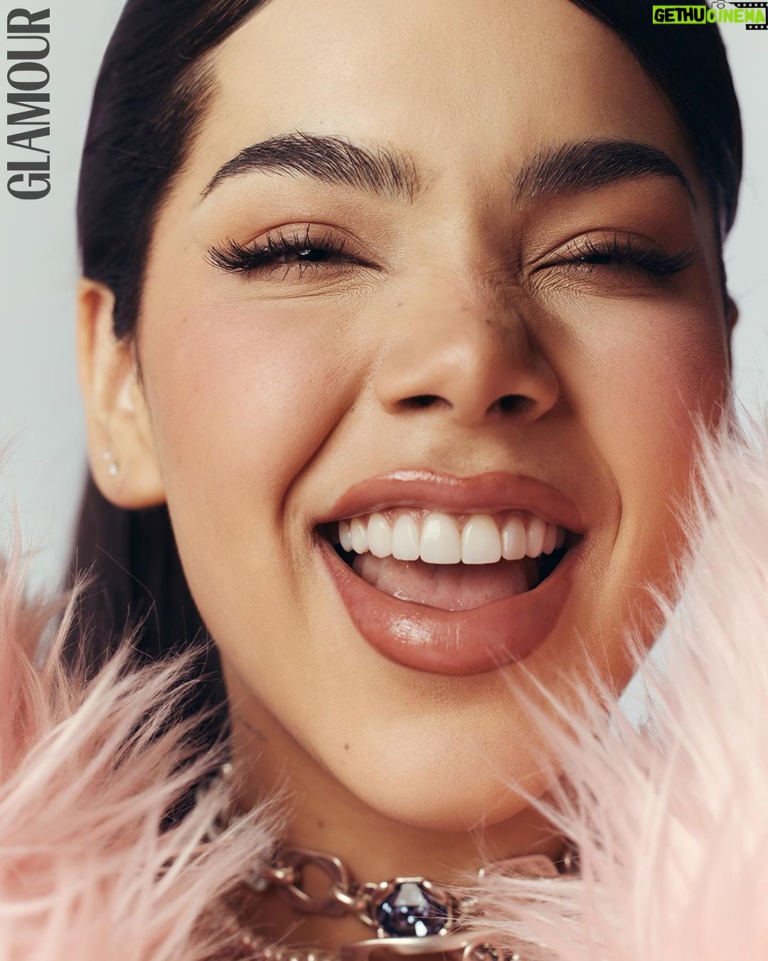 Kenia Os Instagram - Para seguir inspirando a millones de personas, #KeniaOs demuestra día con día lo real y lo humana que es, para que la puedan ver más allá de una artista, sino como una amiga. 💗 ¡No te pierdas la entrevista exclusiva en nuestro link en bio! ✨ #MujeresDelAño #GlamourWOTY
