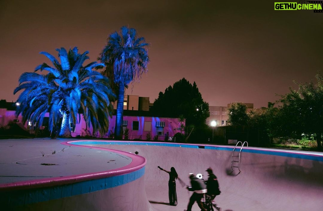Kenia Os Instagram - hace rato subí de nivel y tu tan low Los Angeles, California