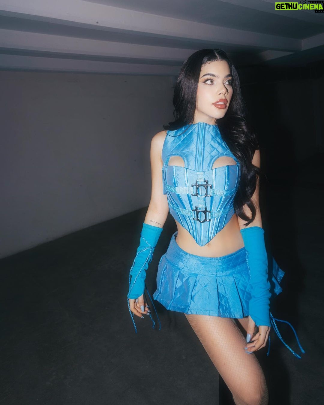 Kenia Os Instagram - viviendo la fantasía de lo shows como una hadita Mexico