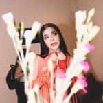 Kenia Os Instagram – Show time bby! 🌷🌷🧡
Mañana regreso a mi lugar feliz ultimassss fechas de K23 Mx Mexico