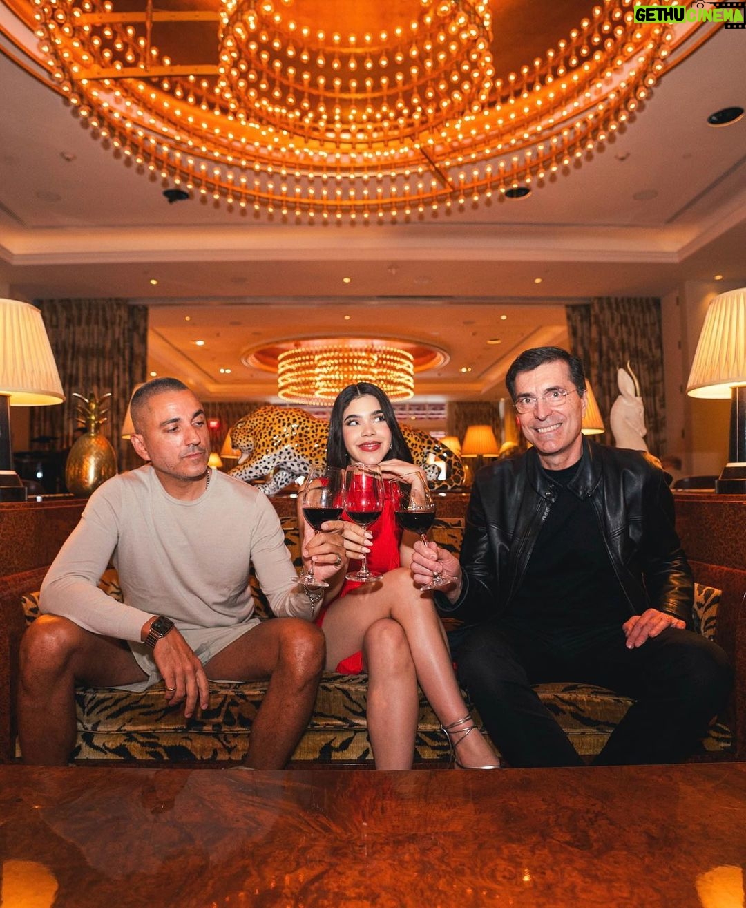 Kenia Os Instagram - Una mami con factor X ♥️🏎️💋 Feliz de esta nueva etapa con mi fam @sonymusicmexico y @5020records en desarrollo de mi carrera Internacional. Sigan trabajando y luchen x lo que sueñan, viene música nueva por ahí, xoxo Miami, Florida