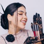Kenia Os Instagram - Mañana pre-venta de sus y mis favs @kosbeauty 🖤! Set e individuales. Totalmente matte tres colores. KOs Kenia Os Nini Mañana 16/01 Hr 1:00 pm ( centro Mx ) Hr 12:00 pm ( Pacífico) Envíos México 🇲🇽 y USA 🇺🇸 ( Ultima vez su venta en set ) Mexico