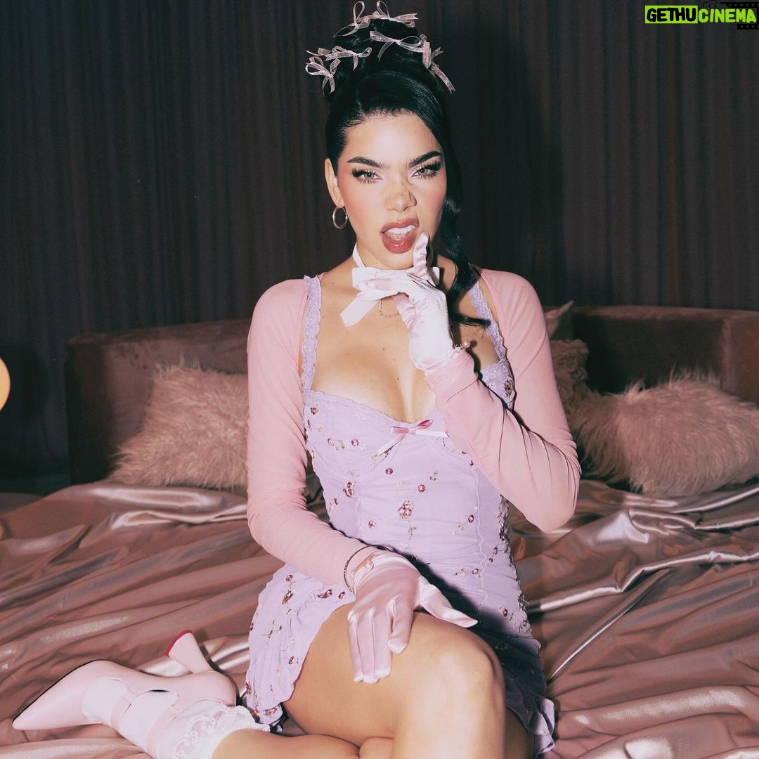 Kenia Os Instagram - ♡ bb ya hiciste pre-save? Mexico
