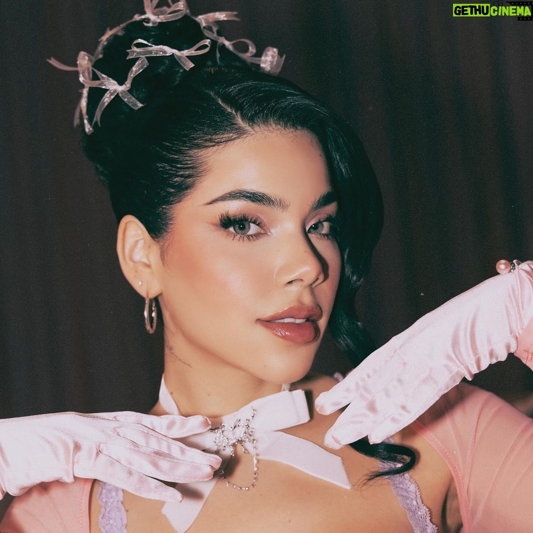 Kenia Os Instagram - ♡ bb ya hiciste pre-save? Mexico