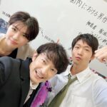 Kenjiro Tsuda Instagram - ドラマ『最愛』をご覧頂きまして本当にありがとうございました。 作品に関わる全てのスタッフの皆様、キャストの皆様に感謝。 情熱と愛情と笑顔に溢れた本当に素敵な現場でした。 また何処かでご一緒出来ます様に。 そして、応援して下さいました皆様に感謝。 ありがとうございました #松下洸平 さん、#佐久間由依 さん、#津田健次郎 の警察チームで記念撮影。 楽しかったなぁ。 #最愛ドラマ