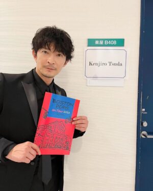 Kenjiro Tsuda Instagram - 先日の #ボストンポップス STAR WARS: The Story in Musicに出演させて頂いた時の写真。
アップするの忘れてた（笑）。

#津田健次郎 #ツダケン #kenjirotsuda