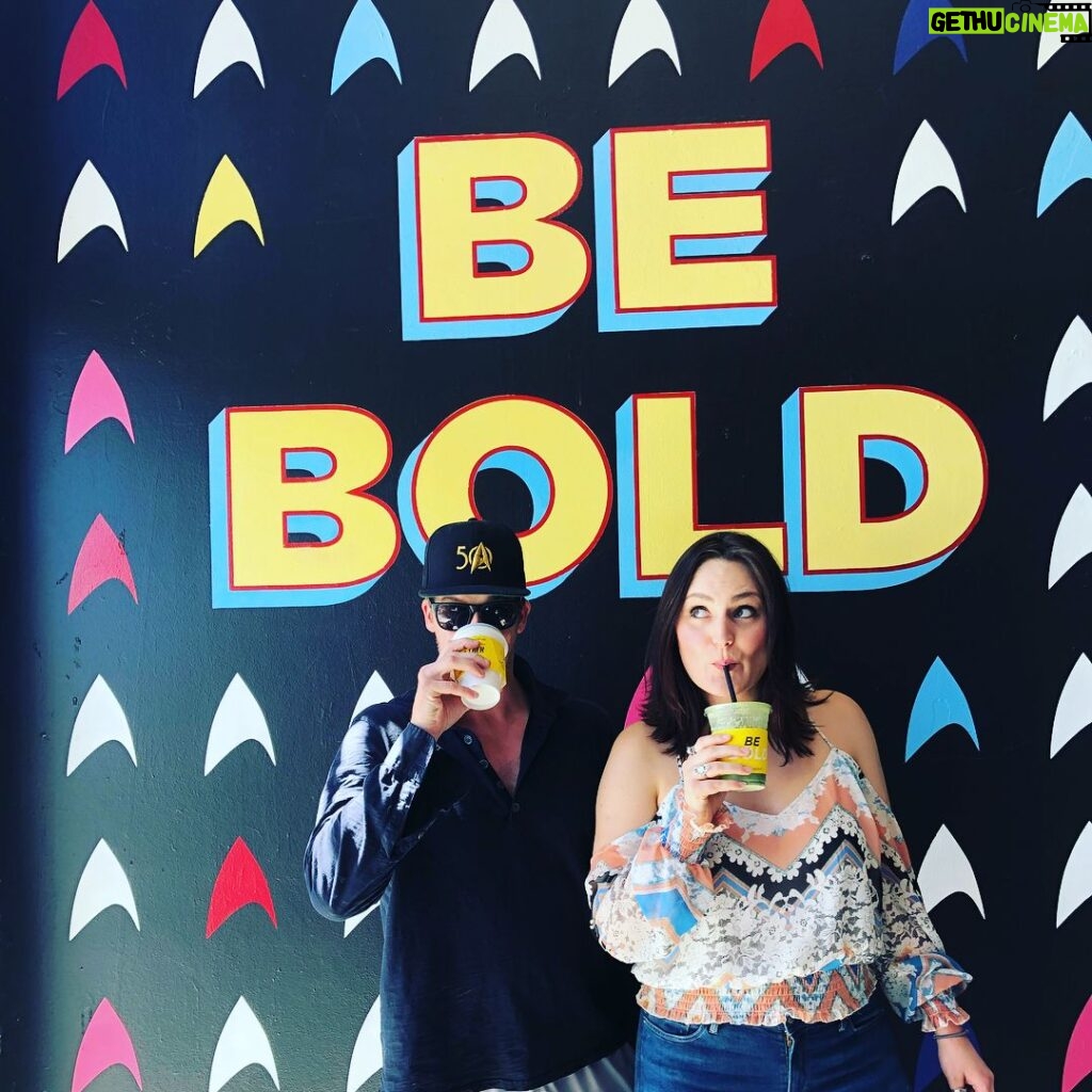 Kenneth Mitchell Instagram - BE BOLD | BE OLD >>> A little recent Klingon #StarTrek adventure with KOL & LRELL to the new #StarTrekDiscovery mural @alfred coffee in SilverLake 🖖🏽 My daughter ended up stealing the show. 💙 #StarTrekFYC #StarTrekFamily #LLAP #FYC #StarTrekDiscoveryFYC Alfred Coffee Silverlake