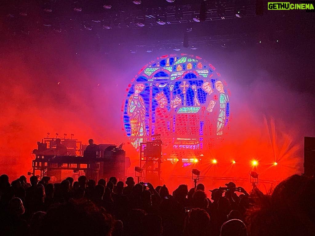 Kenneth Mitchell Instagram - Went to church last night at The Greek. The CHEMICAL BROTHERS. 🤖🤖 Soaked up every last beautiful beat. 🔊🖤 #GottoKeepOn #CatchMeImFalling #FreeYourself #MAH #thechemicalbrothers @thechemicalbrothers @greek_theatre Greek Theatre