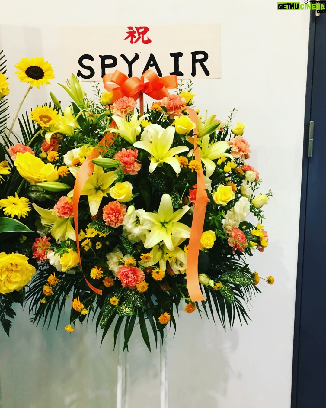 Kensho Ono Instagram - ライブツアー東京終了!! 頂いた素敵なお花シリーズ! ありがとうございます!