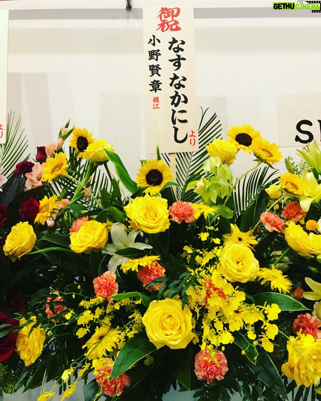 Kensho Ono Instagram - ライブツアー東京終了!! 頂いた素敵なお花シリーズ! ありがとうございます!