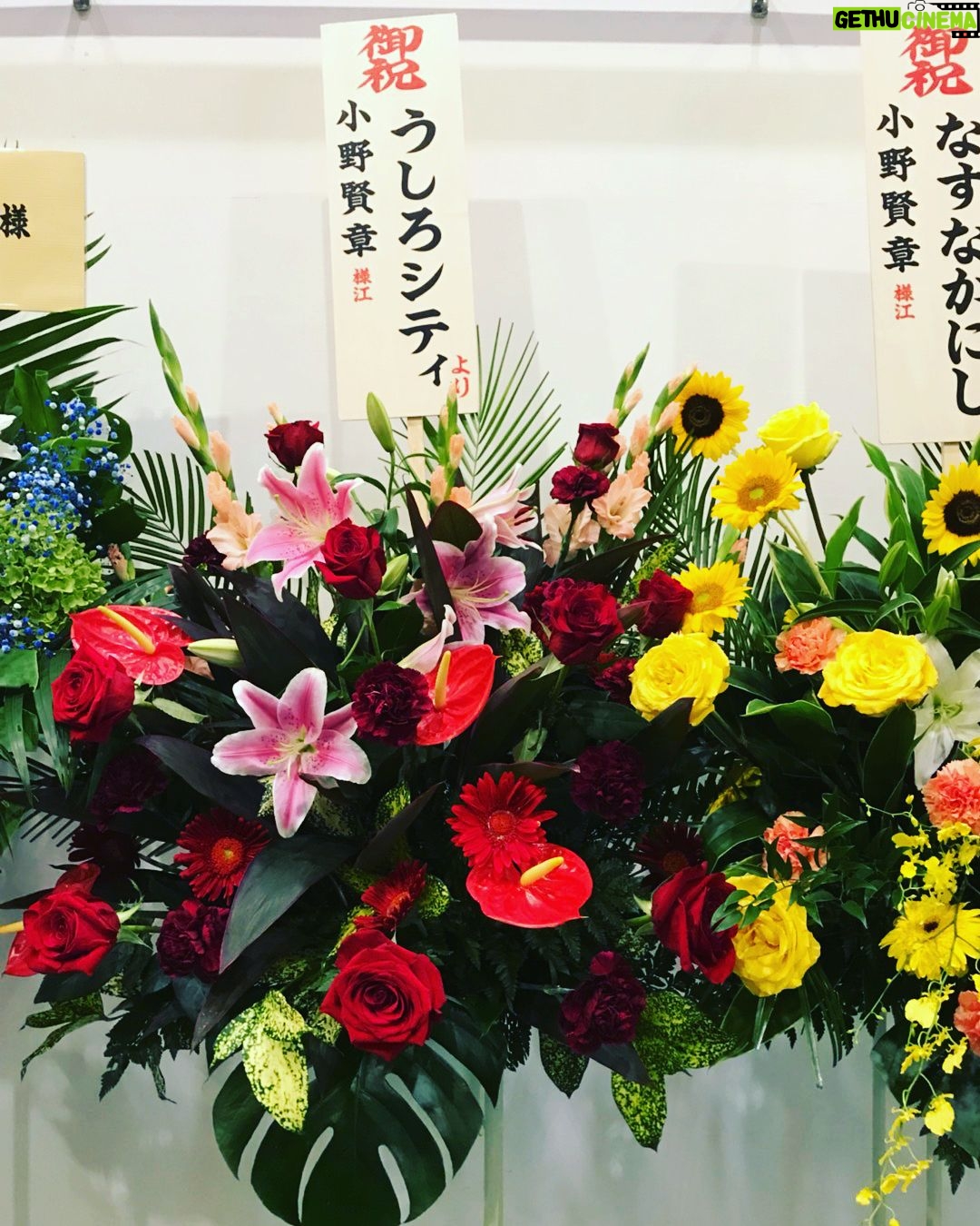 Kensho Ono Instagram - ライブツアー東京終了!! 頂いた素敵なお花シリーズ! ありがとうございます!