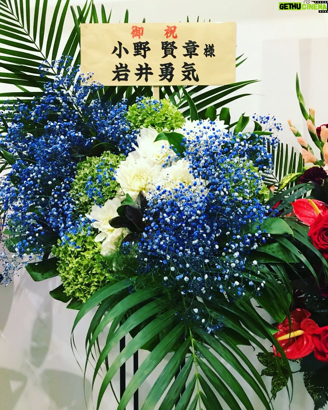 Kensho Ono Instagram - ライブツアー東京終了!! 頂いた素敵なお花シリーズ! ありがとうございます!